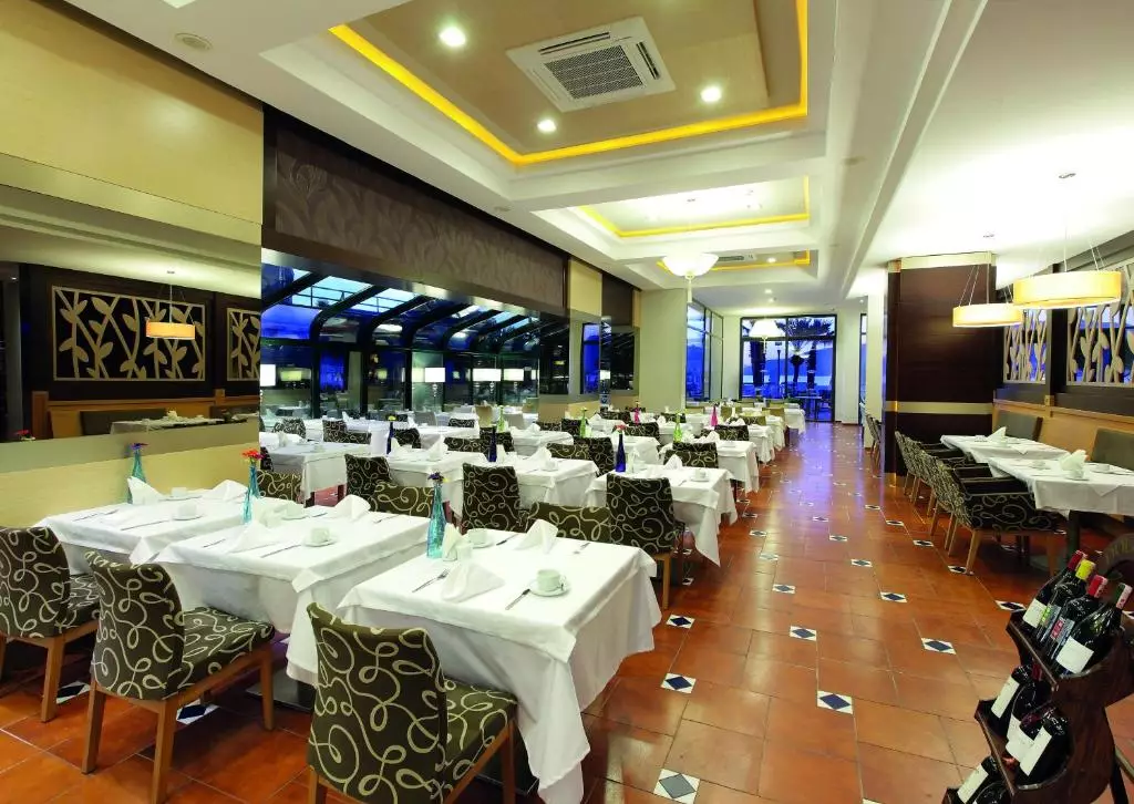 ستیا بیچ ریزورت مارماریس